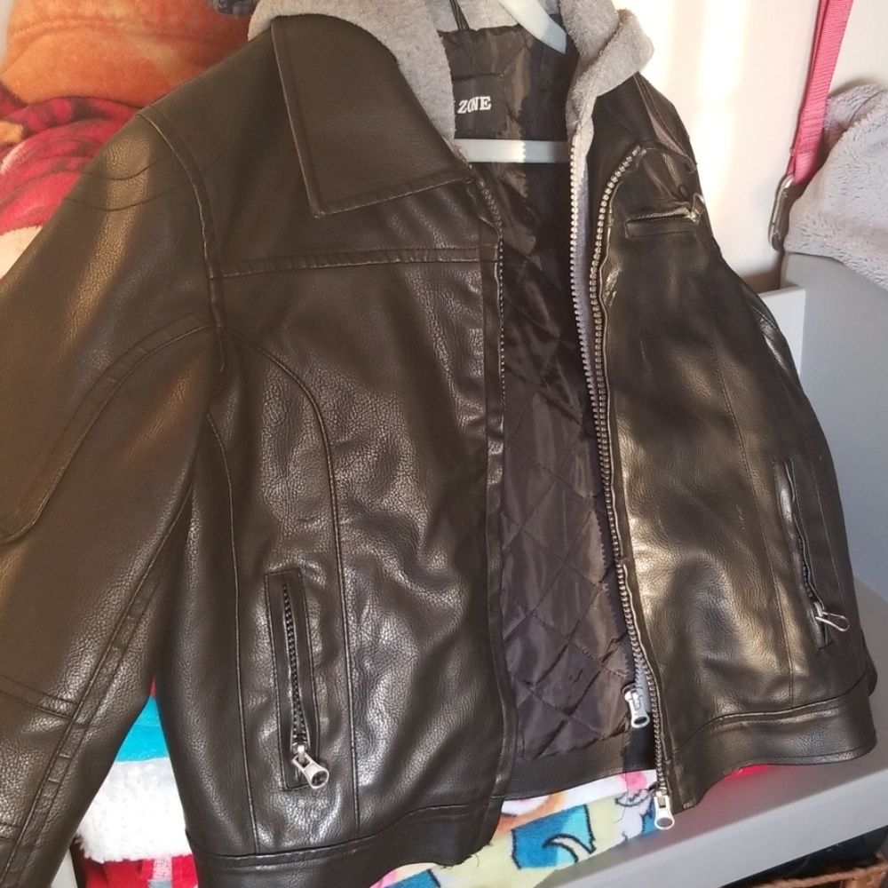 Good condition size 6 for kids color black